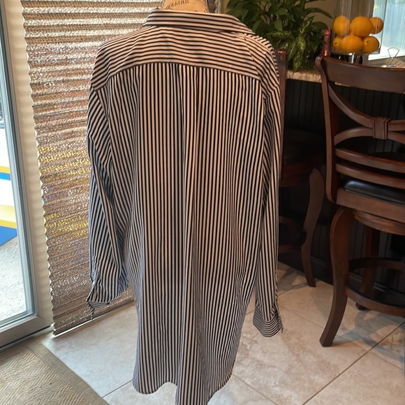 Ralph Lauren top blue/white strip XL perfect with jeans or white dress pant - Picture 4 of 6